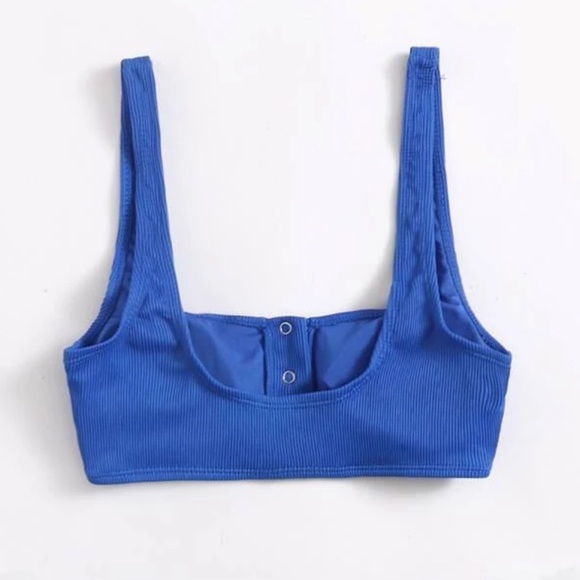 Bikini - Picture 3 of 3